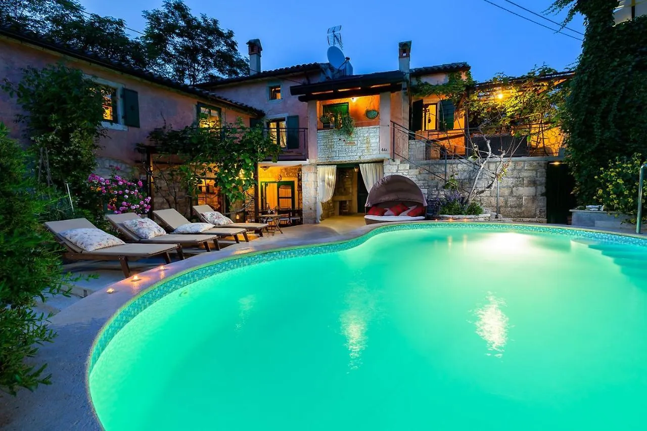 Authentic House Villa Albazora In Central Istria Žminj 0*,  크로아티아